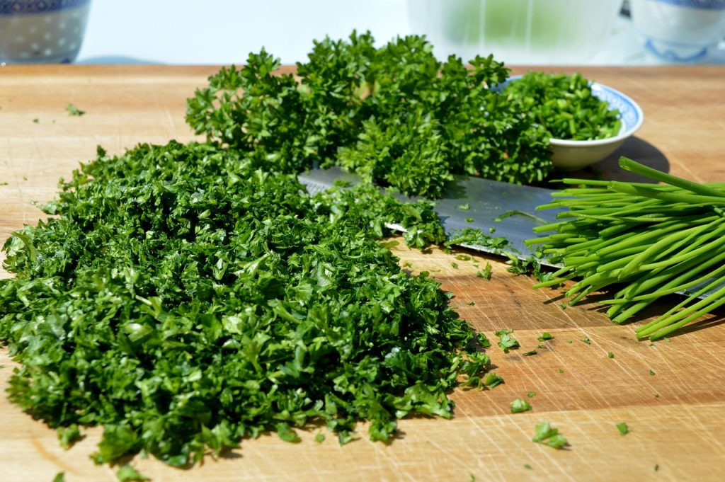 herbs, cutting board, knife, parsely, parsley, chives, healthy, spices, green, cook, wood cutting board, wooden board, garden herbs, chopped parsley, parsley, parsley, parsley, parsley, parsley